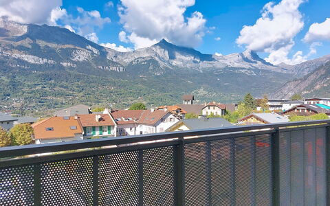 Alp'In: Gebirge, Urban Design, Balkon, Alpen, Steigung, Grat, Gipfel, Zaun, Geländer