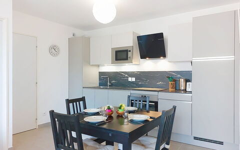 Alp'In: Möbel, Küche, Interior Design, Küchengerät, Countertop, Flooring, Major Appliance, Holz, Decke, Fussboden