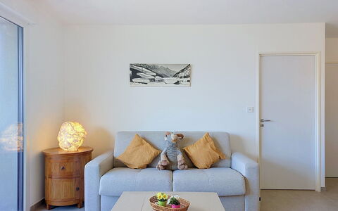 Alp'In: Möbel, Interior Design, Couch, Wand, Flooring, Fussboden, Zimmer, Holz, Decke, Wohnzimmer