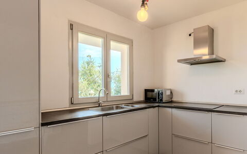 Casa Panoramica: Küche, Countertop, Interior Design, Küchengerät, Flooring, Cabinetry, Holz, Zuhause, Major Appliance, Fussboden