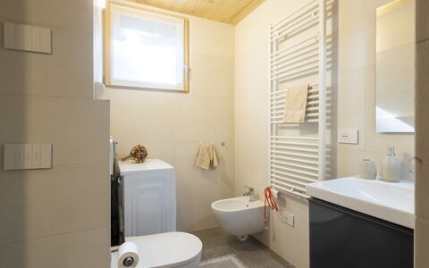 Crestun Design Duplex: Interior Design, Flooring, Fussboden, Wand, Armatur, Badezimmer, Holz, Sinken, Zapfhahn, Zimmer