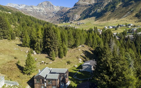 Crestun Design Duplex: Bergforms, Berg, Hügel, Hochland, Haus, Gebirge, Landschaft, Hütte, Ländliches Gebiet, Zuhause