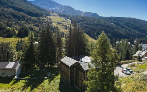 Crestun Design Duplex: Bergforms, Hügel, Berg, Haus, Hochland, Landschaft, Ländliches Gebiet, Gebirge, Hütte, Zuhause