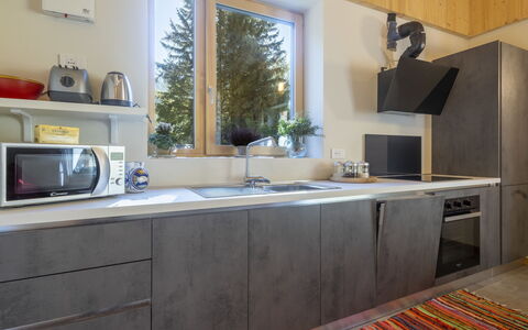 Crestun Design Duplex: Countertop, Küche, Küchengerät, Flooring, Möbel, Major Appliance, Holz, Interior Design, Cabinetry, Haushaltsgerät