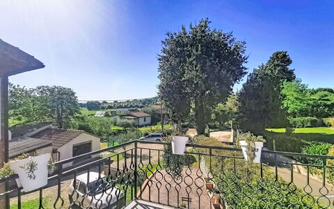Le Fonti Terrazza: Garten, Zaun, Estate, Rasen, Landscaping, Vorort, Garten, Balkon, Hinterhof, Home Fechten