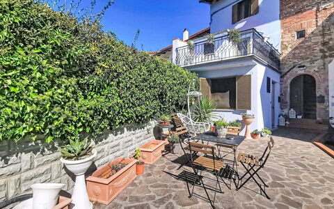 Le Fonti Terrazza: Wand, Blumentopf, Zimmerpflanze, Balkon, Schatten, Hof, Flagstone, Hazienda, Hinterhof