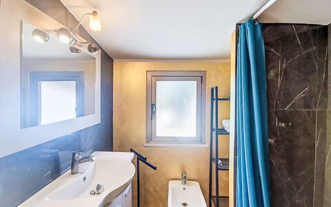 Le Fonti Terrazza: Flooring, Armatur, Wand, Interior Design, Badezimmer, Fussboden, Zapfhahn, Sinken, Decke, Bad Sink