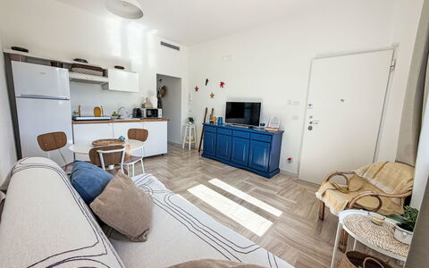 A Casa di Ara: Möbel, Flooring, Interior Design, Fussboden, Holz, Wohnung, Stuhl, Tabelle, Zimmer, Wohnzimmer