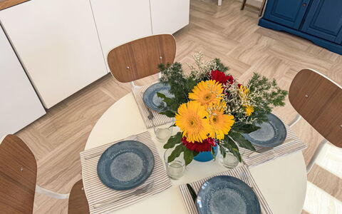 A Casa di Ara: Möbel, Geschirr, Flooring, Tabelle, Interior Design, Esszimmer, Holz, Küche & Esszimmer Tisch, Fussboden, Textil