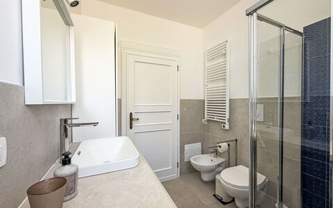 A Casa di Ara: Flooring, Interior Design, Fussboden, Armatur, Decke, Badezimmer, Zimmer, Sinken, Zapfhahn, Beleuchtung