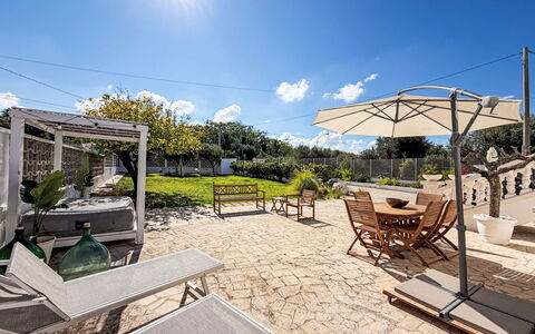 A Casa di Ara: Gartenmöbel, Möbel, Blumentopf, Stuhl, Schatten, Garten, Tisch Im Freien, Flagstone, Landscaping, Regenschirm