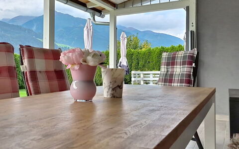 Reiter: Möbel, Interior Design, Flooring, Decke, Fussboden, Stuhl, Zimmer, Beleuchtung, Tabelle, Küche & Esszimmer Tisch
