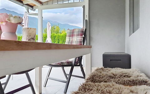 Reiter: Möbel, Interior Design, Flooring, Decke, Fussboden, Stuhl, Zimmer, Beleuchtung, Tabelle, Küche & Esszimmer Tisch