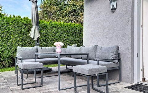 Reiter: Möbel, Interior Design, Flooring, Decke, Fussboden, Stuhl, Zimmer, Beleuchtung, Tabelle, Küche & Esszimmer Tisch