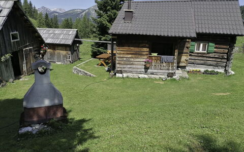 Schneehitzalmhütte: Möbel, Interior Design, Flooring, Decke, Fussboden, Stuhl, Zimmer, Beleuchtung, Tabelle, Küche & Esszimmer Tisch