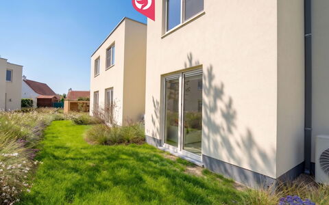 De Strandloper i with Parking & Airco: Möbel, Interior Design, Flooring, Decke, Fussboden, Stuhl, Zimmer, Beleuchtung, Tabelle, Küche & Esszimmer Tisch