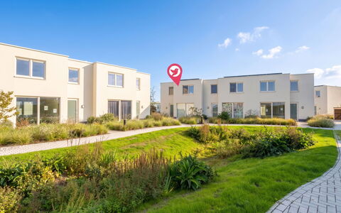 De Strandloper i with Parking & Airco: Möbel, Interior Design, Flooring, Decke, Fussboden, Stuhl, Zimmer, Beleuchtung, Tabelle, Küche & Esszimmer Tisch