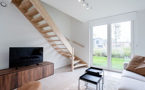 De Strandloper i with Parking & Airco: Möbel, Interior Design, Flooring, Decke, Fussboden, Stuhl, Zimmer, Beleuchtung, Tabelle, Küche & Esszimmer Tisch