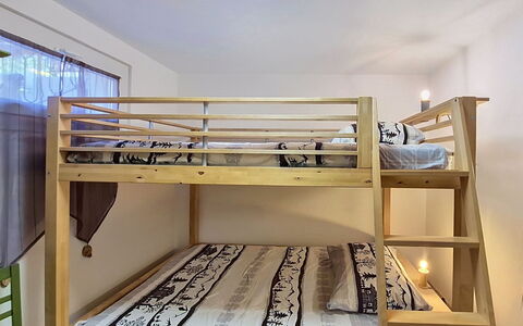 Grächen 54: Möbel, Interior Design, Flooring, Decke, Fussboden, Stuhl, Zimmer, Beleuchtung, Tabelle, Küche & Esszimmer Tisch