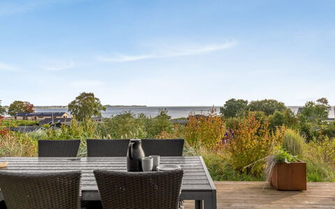 Gerwendil - 220M from the Sea: Möbel, Interior Design, Flooring, Decke, Fussboden, Stuhl, Zimmer, Beleuchtung, Tabelle, Küche & Esszimmer Tisch