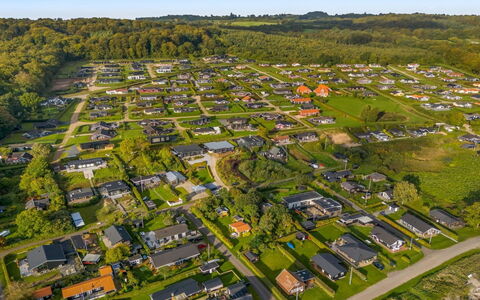 Gerwendil - 220M from the Sea: Möbel, Interior Design, Flooring, Decke, Fussboden, Stuhl, Zimmer, Beleuchtung, Tabelle, Küche & Esszimmer Tisch