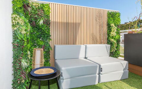 Adarce: Möbel, Interior Design, Flooring, Decke, Fussboden, Stuhl, Zimmer, Beleuchtung, Tabelle, Küche & Esszimmer Tisch