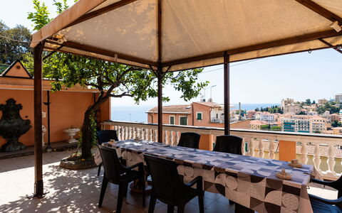 Sanremo Seaview: Möbel, Interior Design, Flooring, Decke, Fussboden, Stuhl, Zimmer, Beleuchtung, Tabelle, Küche & Esszimmer Tisch