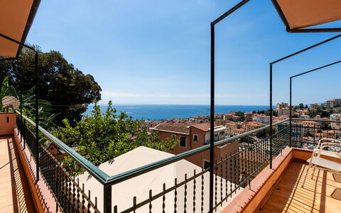 Sanremo Seaview: Möbel, Interior Design, Flooring, Decke, Fussboden, Stuhl, Zimmer, Beleuchtung, Tabelle, Küche & Esszimmer Tisch