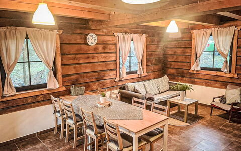 Donut Retreat 2: Flooring, Schlafzimmer, Bedding, Bett, Bettrahmen, Linens, Bettdecke, Hartholz, Matratze, Holzboden