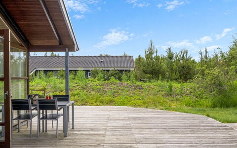 Thiokk - 1.5Km from the Sea: Flooring, Schlafzimmer, Bedding, Bett, Bettrahmen, Linens, Bettdecke, Hartholz, Matratze, Holzboden