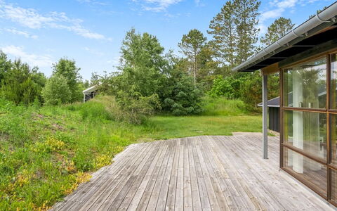 Thiokk - 1.5Km from the Sea: Flooring, Schlafzimmer, Bedding, Bett, Bettrahmen, Linens, Bettdecke, Hartholz, Matratze, Holzboden
