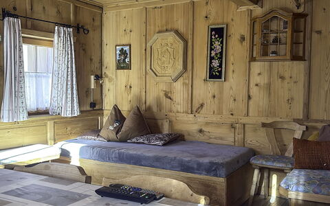 Schwaighof: Flooring, Schlafzimmer, Bedding, Bett, Bettrahmen, Linens, Bettdecke, Hartholz, Matratze, Holzboden