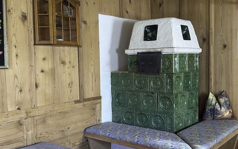 Schwaighof: Flooring, Schlafzimmer, Bedding, Bett, Bettrahmen, Linens, Bettdecke, Hartholz, Matratze, Holzboden