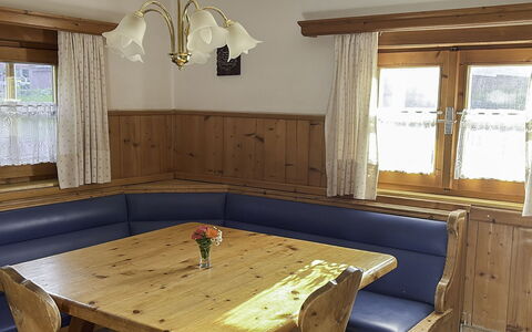 Schwaighof: Flooring, Schlafzimmer, Bedding, Bett, Bettrahmen, Linens, Bettdecke, Hartholz, Matratze, Holzboden