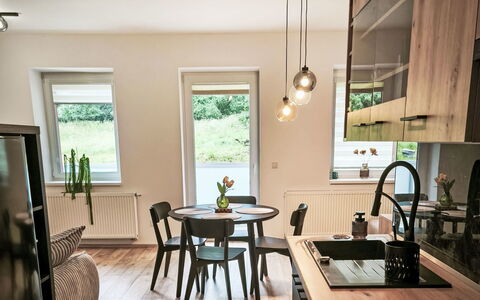 Aneta: Flooring, Schlafzimmer, Bedding, Bett, Bettrahmen, Linens, Bettdecke, Hartholz, Matratze, Holzboden
