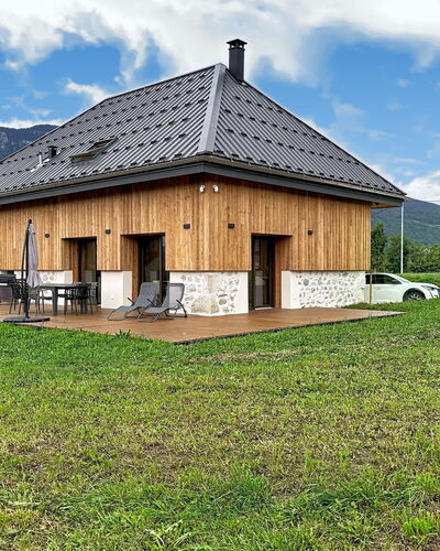 La Grange à Luc: Holz, Hütte, Abstellgleis, Blockhaus, Holzbeize, Hartholz, Planke, Holz, Natürliches Material, Gartenbauten