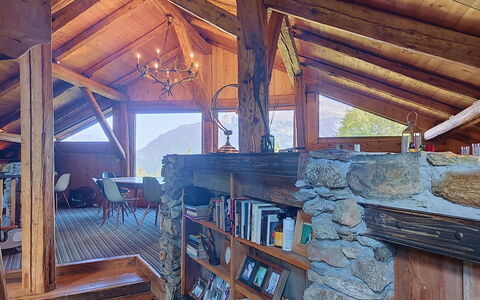 Le Hameau: Flooring, Schlafzimmer, Bedding, Bett, Bettrahmen, Linens, Bettdecke, Hartholz, Matratze, Holzboden