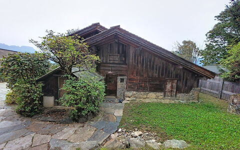 Le Hameau: Flooring, Schlafzimmer, Bedding, Bett, Bettrahmen, Linens, Bettdecke, Hartholz, Matratze, Holzboden