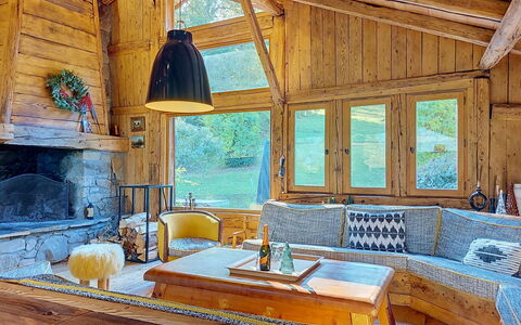 Le Hameau: Flooring, Schlafzimmer, Bedding, Bett, Bettrahmen, Linens, Bettdecke, Hartholz, Matratze, Holzboden