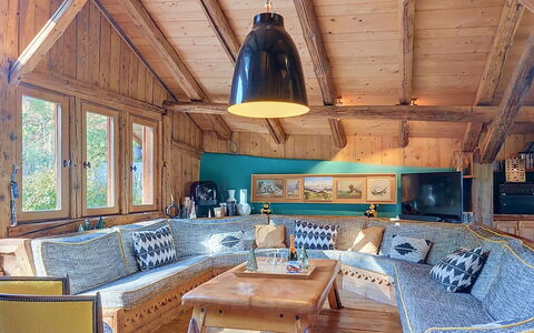Le Hameau: Flooring, Schlafzimmer, Bedding, Bett, Bettrahmen, Linens, Bettdecke, Hartholz, Matratze, Holzboden