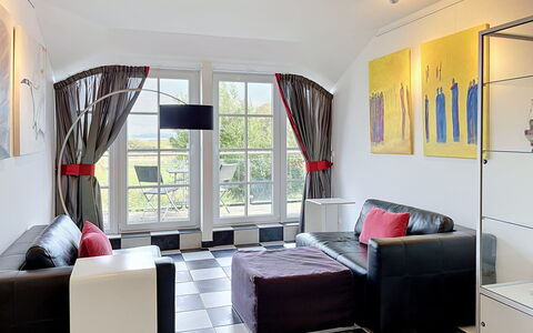 Moderne Zeiten: Möbel, Interior Design, Flooring, Fussboden, Couch, Wohnzimmer, Wohnung, Decke, Zimmer, Zuhause