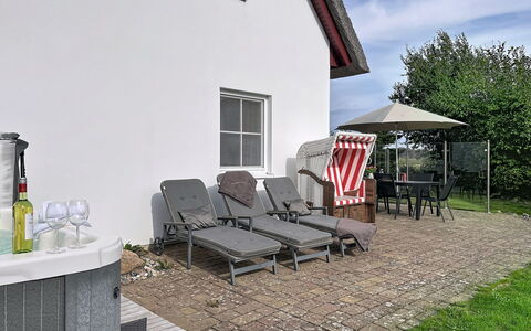 Moderne Zeiten: Möbel, Gartenmöbel, Stuhl, Haus, Zuhause, Dach, Garten, Tisch Im Freien, Hütte, Rasen