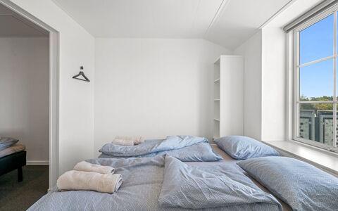 Tarm 689: Fussboden, Flooring, Möbel, Wand, Interior Design, Schlafzimmer, Holz, Decke, Bett, Zimmer