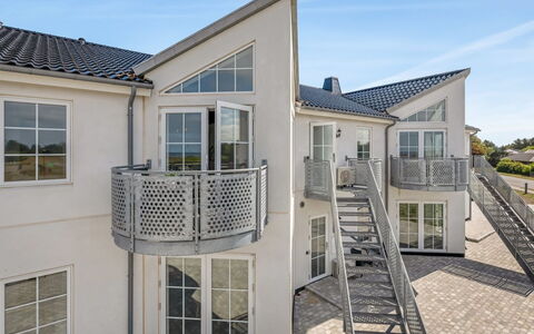 Tarm 689: Zuhause, Tür, Treppe, Balkon, Estate, Geländer, Schiebefenster, Veranda, Auffahrt, Abstellgleis