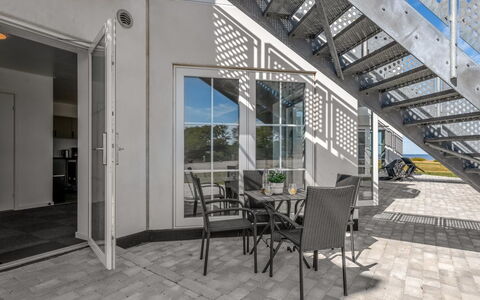 Alban - 50M to the Fjord: Verbundwerkstoff, Fussboden, Treppe, Geländer, Beton, Deck, Daylighting, Schatten, Balkon