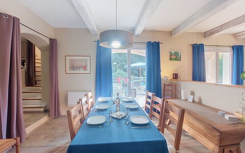 Moun Pantai: Möbel, Interior Design, Stuhl, Tabelle, Holz, Flooring, Küche & Esszimmer Tisch, Esszimmer, Fussboden, Beleuchtung