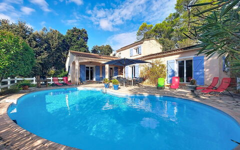 Moun Pantai: Blau, Schwimmbad, Resort, Freizeit, Schatten, Gartenmöbel, Eco Hotel, Hazienda, Ferienort, Urlaub