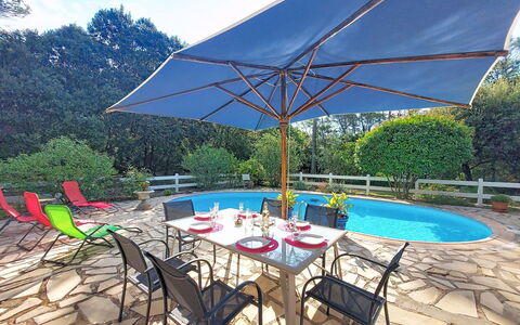 Moun Pantai: Möbel, Regenschirm, Gartenmöbel, Stuhl, Tabelle, Schwimmbad, Tisch Im Freien, Schatten, Küche & Esszimmer Tisch, Freizeit