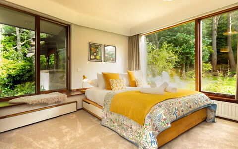 Mam Mor Lodge: Möbel, Interior Design, Bett, Wand, Flooring, Schlafzimmer, Fussboden, Holz, Zimmer, Decke