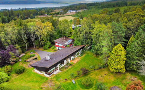 Mam Mor Lodge: Gras, Vegetation, Strauch, Landschaft, Grundstueck, Ländliches Gebiet, Ground, Hütte, Garten, Bauernhaus